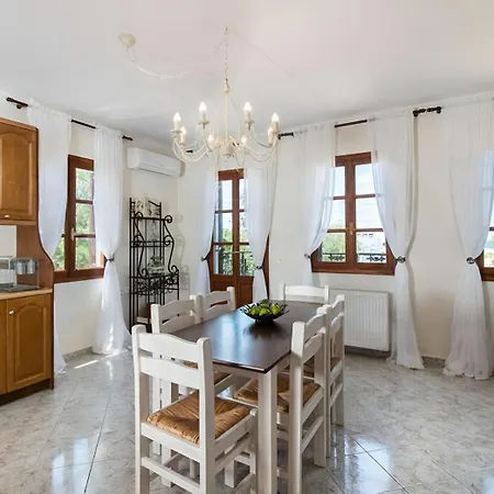 Iliana By The Villa