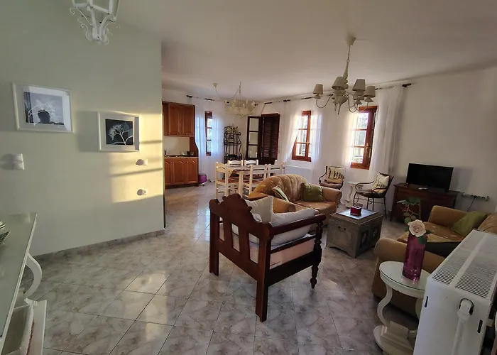 Vila Iliana By The *